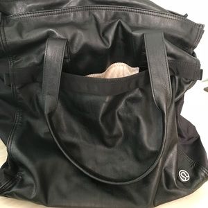 Used Lululemon shoulder bag